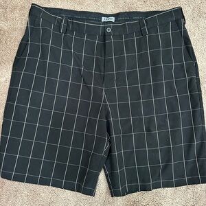 Izod Men's Black Grid Pattern Shorts
